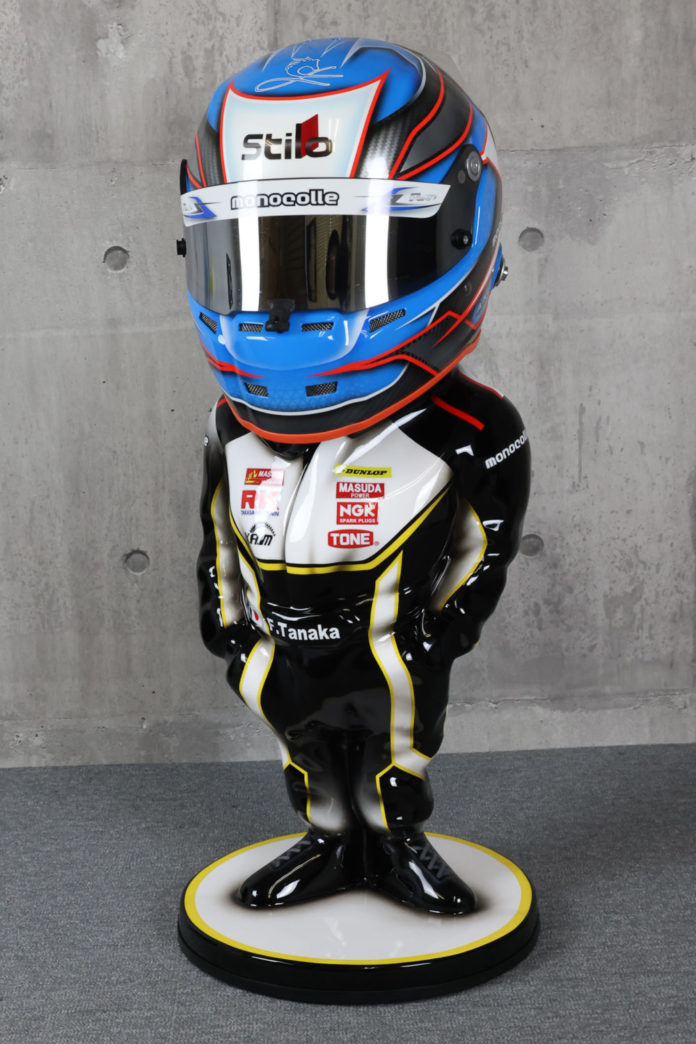 Helmet stand racing driver